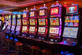 Pengguna muda menikmati hiburan sports dan casino setelah melakukan pendaftaran akun secara mudah